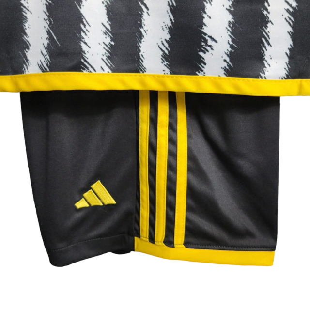 Kit Infantil Juventus I 23/24 - Adidas - Branco e preto