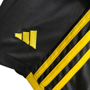 Kit Infantil Juventus I 23/24 - Adidas - Branco e preto