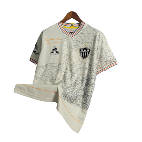 Camisa Atlético Mineiro Edição Especial 21/22 - Torcedor Le Coq Sportif Masculina - Amarela com detalhes em preto
