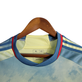 Camisa Red Bull New York Edição Especial New Cow Stadium 23/24 Adidas Torcedor Masculino - Amarela com detalhes em azul e vermelho