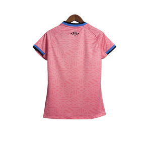 Camisa Grêmio Edição especial 22/23 - Torcedor Umbro Feminina - Rosa com detalhes em azul e preto