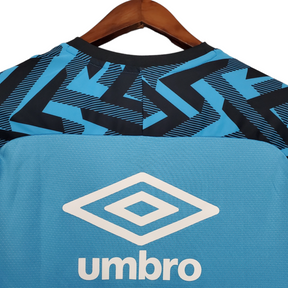 Camisa Grêmio Treino 21/22 - Torcedor Umbro Masculina -Azul com detalhes em tons pretos e azul escuro