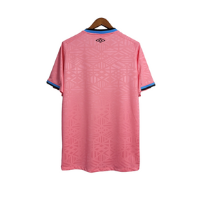 Camisa Grêmio Edição especial 22/23 - Torcedor Umbro Masculina - Rosa com detalhes em preto e azul