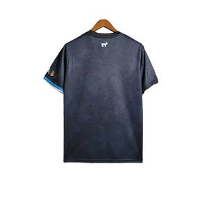 Camisa Seleção da Argentina Edição Goat 23/24 - Torcedor Masculina - Preta com detalhes em amarelo e azul