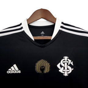 Camisa Internacional Edição Especial Consciência Negra 21/22 - Torcedor Adidas Feminina - Preta com detalhes em branco