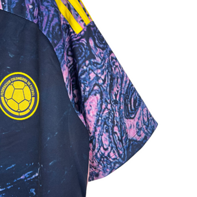 Camisa Seleção Colômbia Edição Especial 23/24 - Torcedor Adidas Masculina - Azul com detalhes em amarelo e rosa