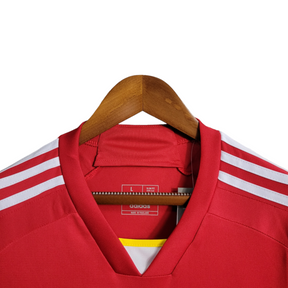Camisa Seleção Hungria Edição Especial 22/23 - Torcedor Adidas Masculina - Vermelha com detalhes em branco