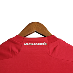 Camisa Seleção Hungria Edição Especial 22/23 - Torcedor Adidas Masculina - Vermelha com detalhes em branco
