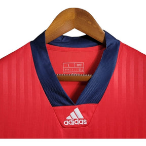 Camisa Arsenal 23/24 - Torcedor Adidas Masculina - Vermelha com detalhes em azul e branco