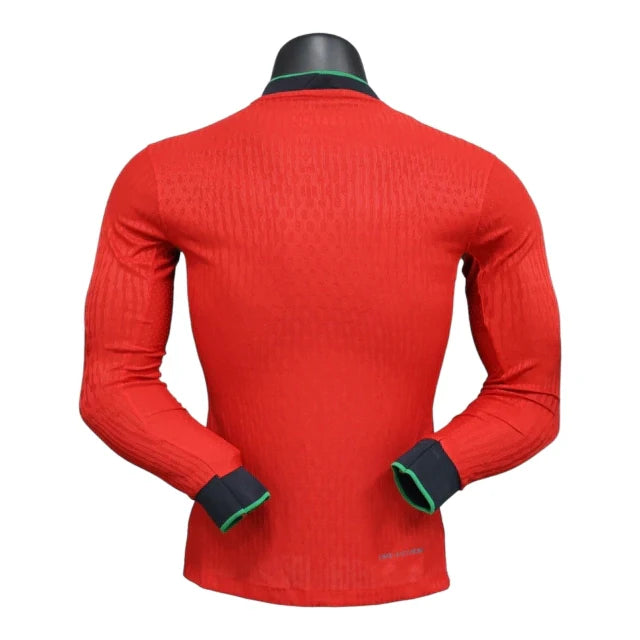 Camisa Seleção de Portugal I 24/25 manga longa - Jogador Nike Masculina - Vermelha com detalhes em verde