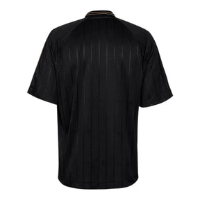 Camisa Santos Edição especial Charlie Brown Jr. 24/25 - Torcedor Umbro Masculina - Preta com detalhes em dourado