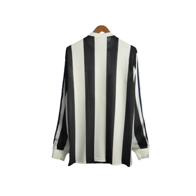 Camisa Retrô Newcastle 1997/1999 manga longa - Masculina Adidas - Branca com listras pretas e detalhes em azul