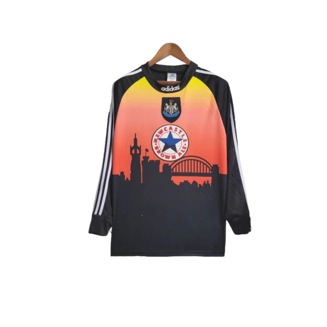 Camisa Retrô Newcastle 1996/1997 manga longa - Adidas Masculina - Preta com detalhes em amarelo e vermelho