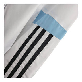 Jaqueta Corta-Vento Manchester United 23/24 - Masculina Adidas - Branca com detalhes em azul e preto
