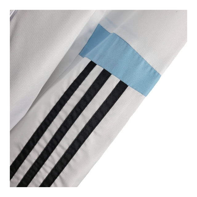 Jaqueta Corta-Vento Manchester United 23/24 - Masculina Adidas - Branca com detalhes em azul e preto
