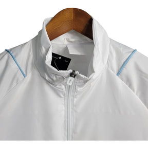 Jaqueta Corta-Vento Manchester United 23/24 - Masculina Adidas - Branca com detalhes em azul e preto