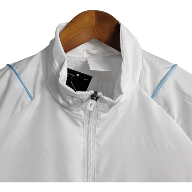 Jaqueta Corta-Vento Manchester United 23/24 - Masculina Adidas - Branca com detalhes em azul e preto